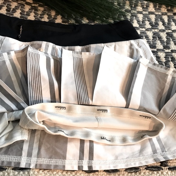 NWT RARE FIND Lululemon Run Pace Setter Groovy Stripe Nimbus Black Skort Size 6R - Picture 8 of 16